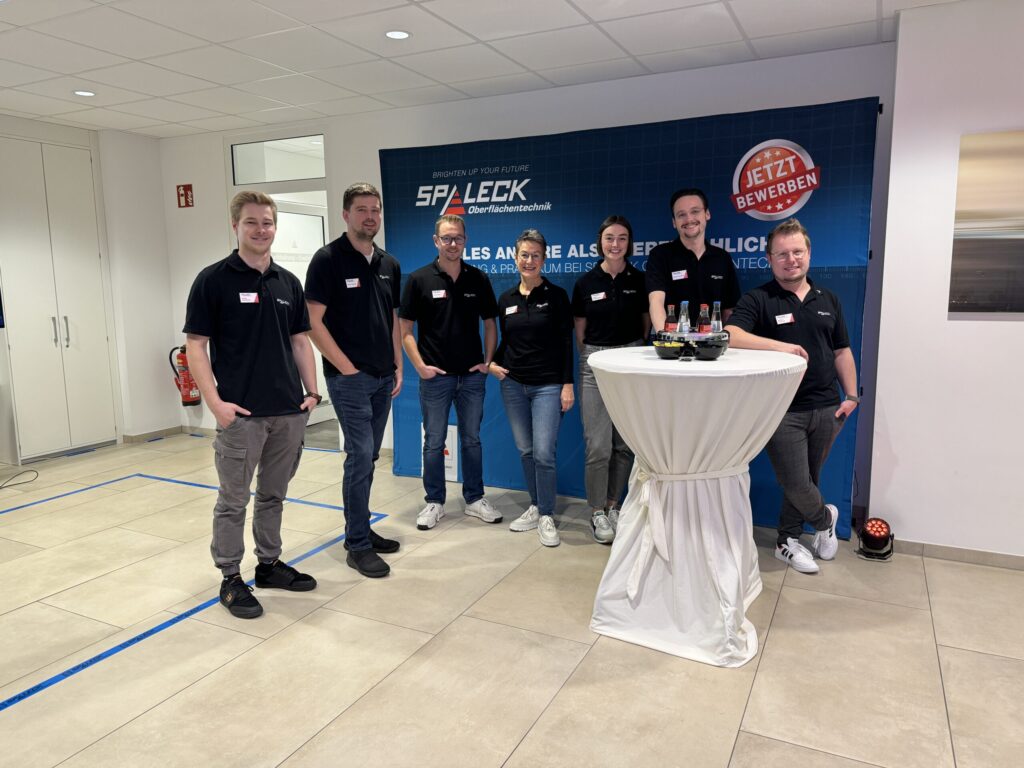 Nacht der Ausbildung Azubimesse 2024 mit sieben Mitarbeitern von Spaleck Oberflächentechnik
