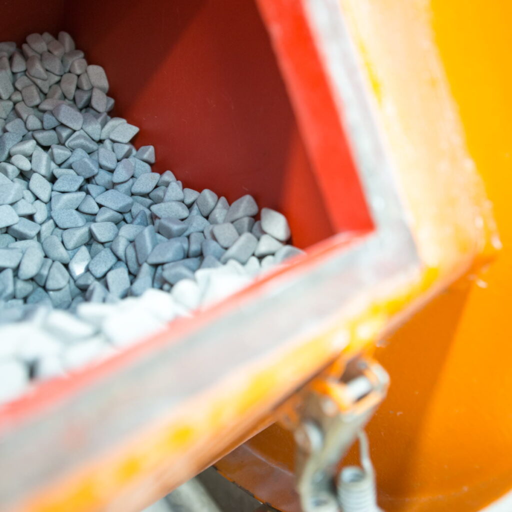 Rotationsanalge zum Gleitschleifen von Spaleck Oberflächentechnik Gleitschleifanlagen Hersteller